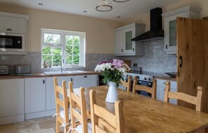 Private kitchen - Modern cottage in a stunning Peak District setting (Alstonefield)