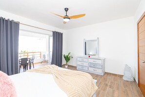 Desk, iron/ironing board, travel crib, WiFi - Luxury 1BR Oasis Paraiso Residence (Dominicus)