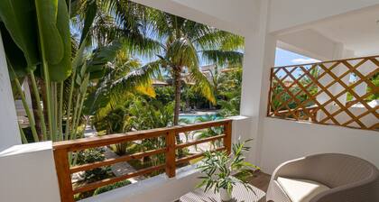 Luxury 1BR Oasis Paraiso Residence