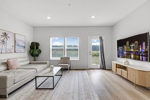 Smart TV - Beautiful 3BR Ocala Home | Perfect for Families (Ocala)