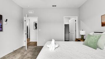 3 bedrooms, desk, iron/ironing board, travel crib