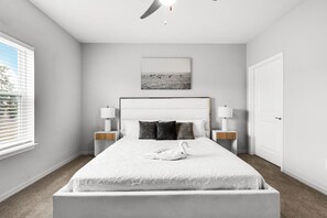 3 多间卧室、办公桌、熨斗/熨衣板、旅行婴儿床