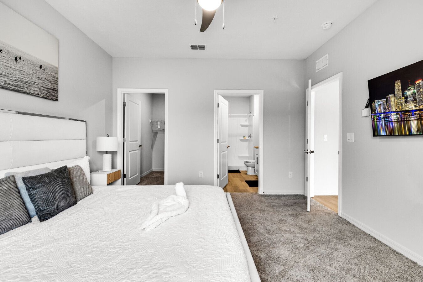 3 bedrooms, desk, iron/ironing board, travel cot