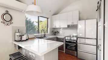 Micro-ondes, four, plaque de cuisson, lave-vaisselle