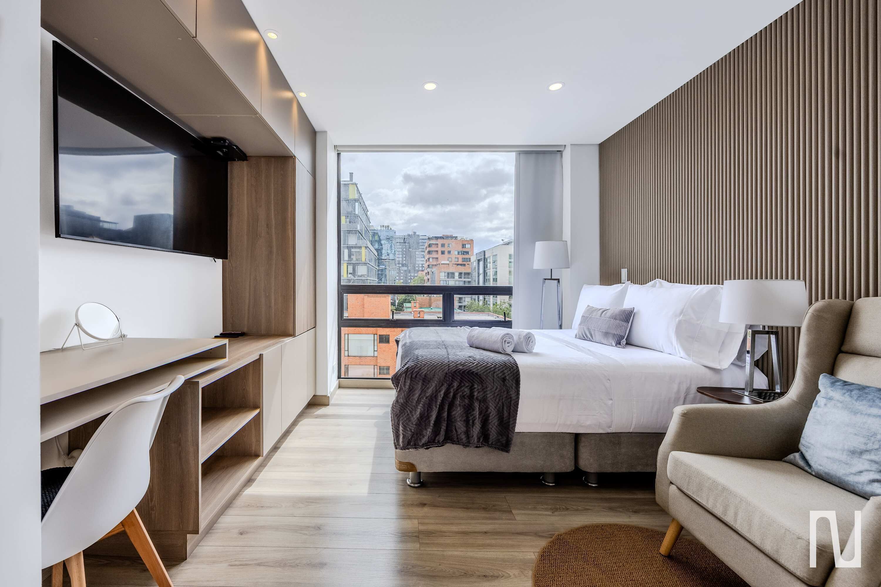 Bureau, fer et planche à repasser, Wi-Fi, draps fournis