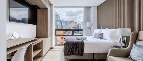 Bureau, fer et planche à repasser, Wi-Fi, draps fournis