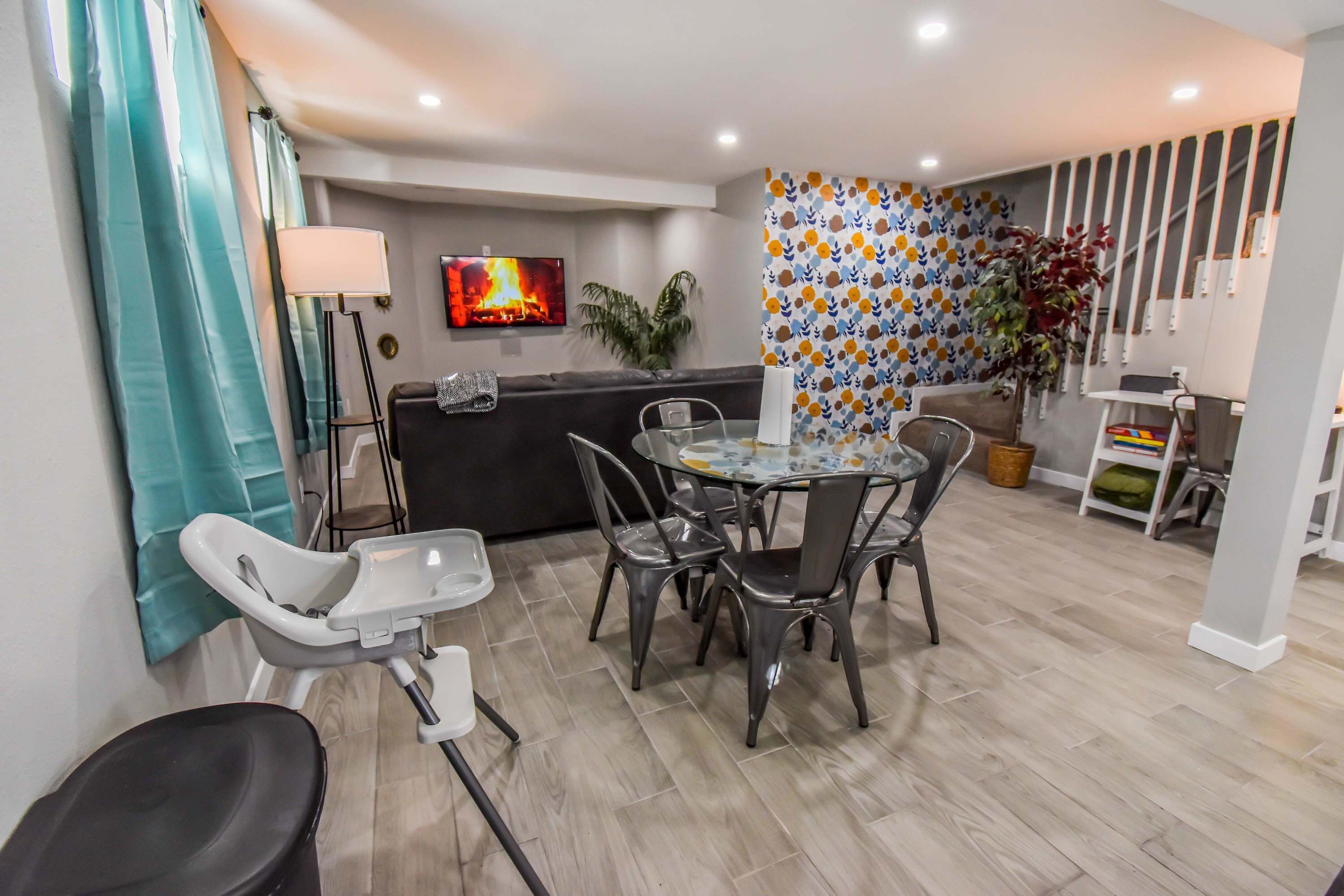 Vibrant & Cozy Two Bedroom Lower Unit King Beds - Five Points - Denver