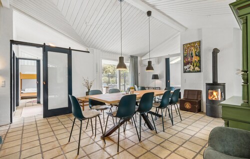 5 bedroom cozy home in Ulfborg