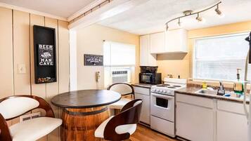 Fridge, microwave, oven, coffee/tea maker