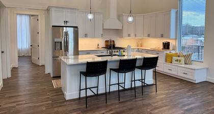 Modern 2BR in Trussville Entertainment District