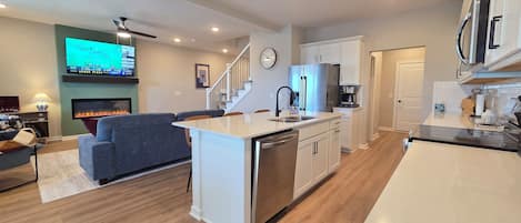 Micro-ondes, four, plaque de cuisson, lave-vaisselle