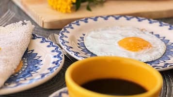 Café da manhã com buffet grátis todos os dias