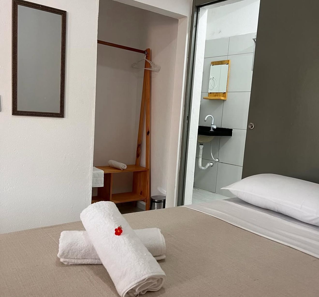 Quarto casal ou duplo básico | Wi-Fi de cortesia