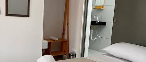 Dobbelt- eller tomannsrom – basic | Wi-fi (inkludert)