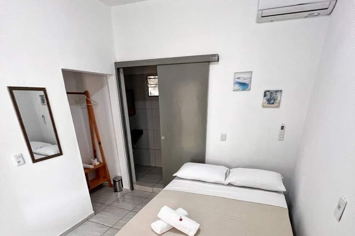 Quarto casal ou duplo básico | Wi-Fi de cortesia