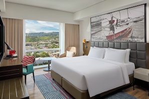 Deluxe Room (High Floor) | Free minibar items, in-room safe, soundproofing, iron/ironing board - Radisson RED Cebu Mandaue (Mandaue)