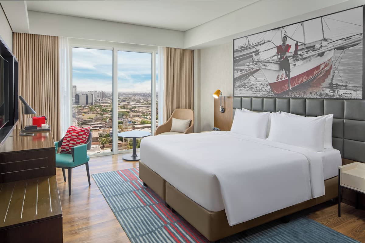 Minibar (mit einigen kostenlosen Artikeln), Zimmersafe