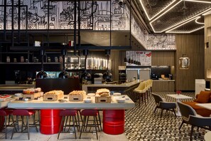 Daily buffet breakfast for a fee - Radisson RED Cebu Mandaue (Mandaue)