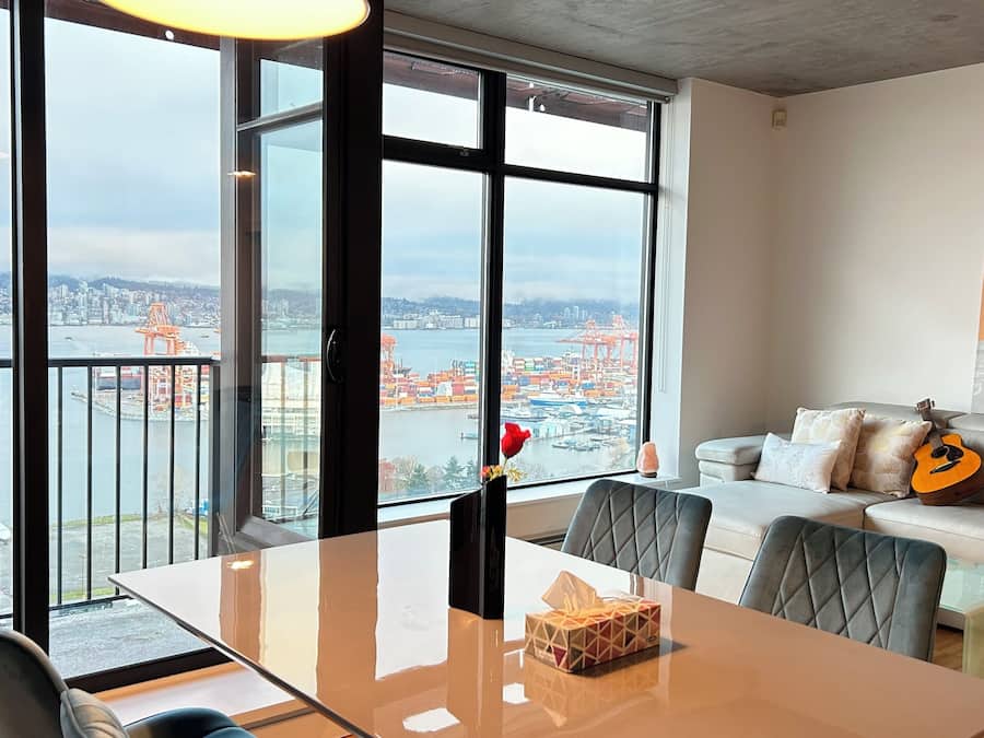 Familieleilighet, 2 soverom, balkong, havutsikt | Spiseområde på rommet