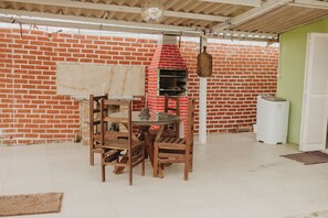 2 bedrooms - Casa com Churrasqueira Quintal Ar Cond e Garagem (Rio Grande)