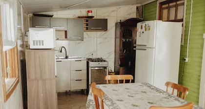 Casa com Churrasqueira Quintal Ar Cond e Garagem