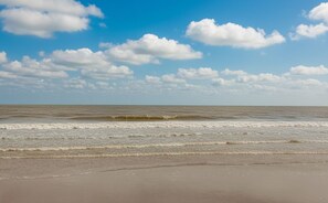 2 bedrooms - Casa com Churrasqueira Quintal Ar Cond e Garagem (Rio Grande)