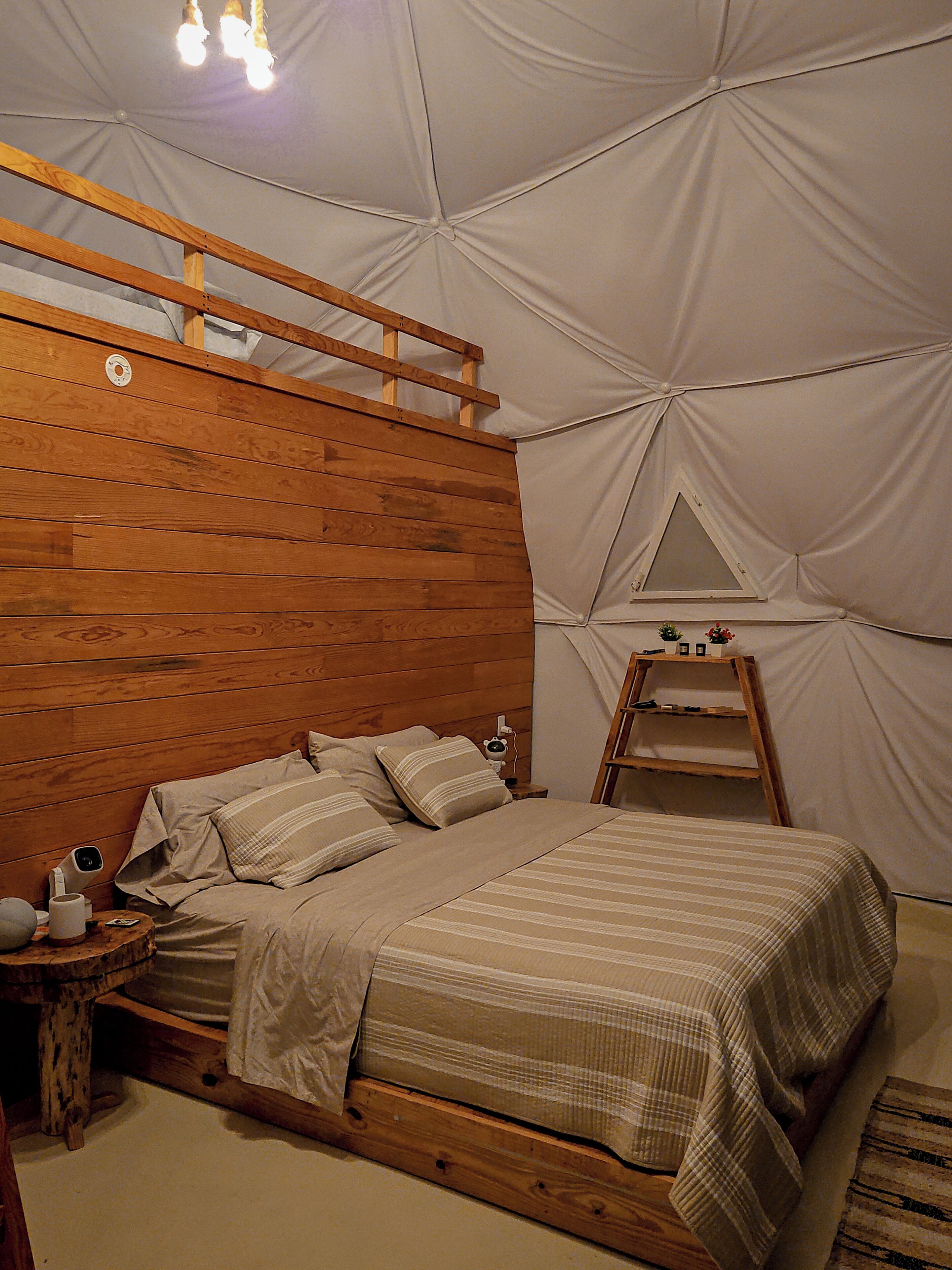 WiFi, bed sheets