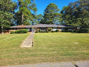Exterior - Spacious 4-bedroom house in welcoming West Monroe with AC (West Monroe)