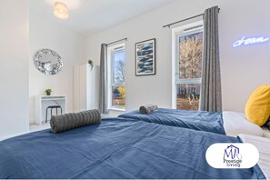 Iron/ironing board, WiFi, bed sheets - Central Home | Fast Wi-Fi | Smart TVs | Sleeps 5 (Birmingham)