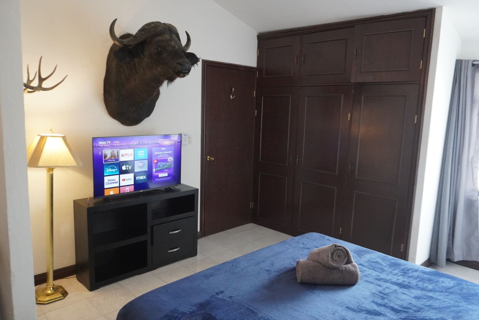 Iron/ironing board, Internet, bed sheets