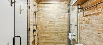 124 Hurontario Unit 3
