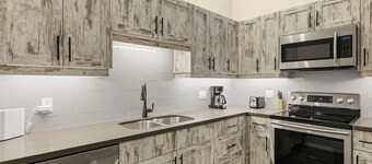 124 Hurontario Unit 3