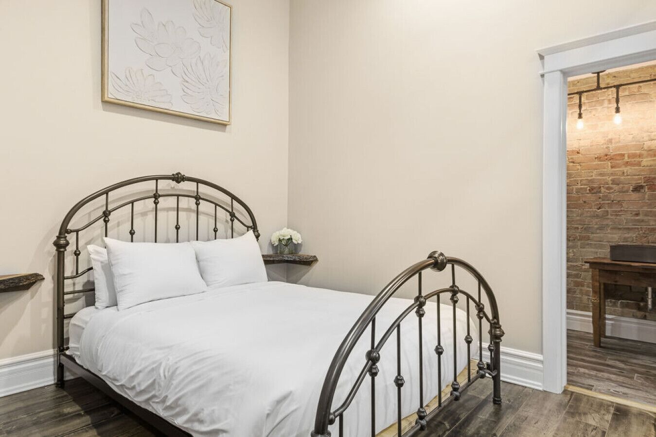 WiFi, bed sheets