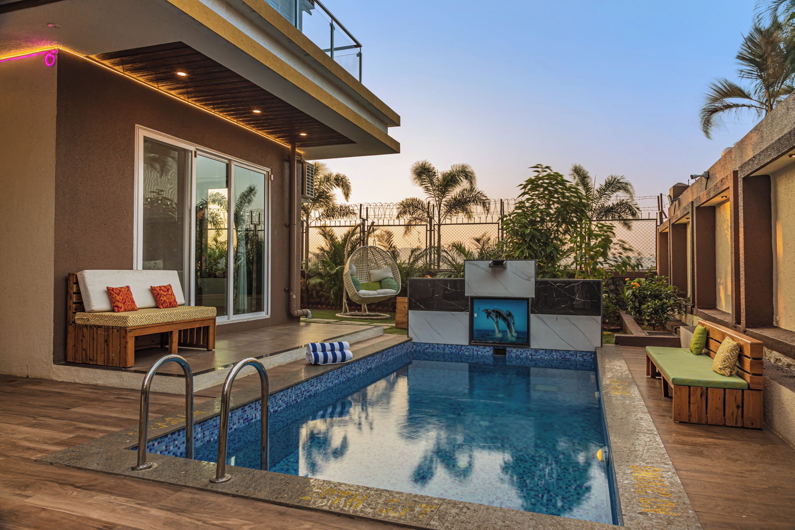 Hồ bơi ngoài trời 