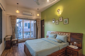Free WiFi, bed sheets - Neo Retro (Lonavala)