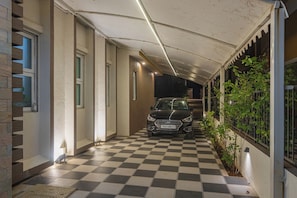 Free self parking - Neo Retro (Lonavala)