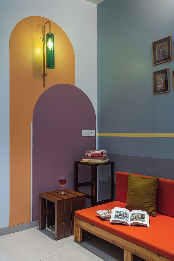 Free WiFi - Neo Retro (Lonavala)