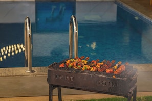 Food and drink - Neo Retro (Lonavala)