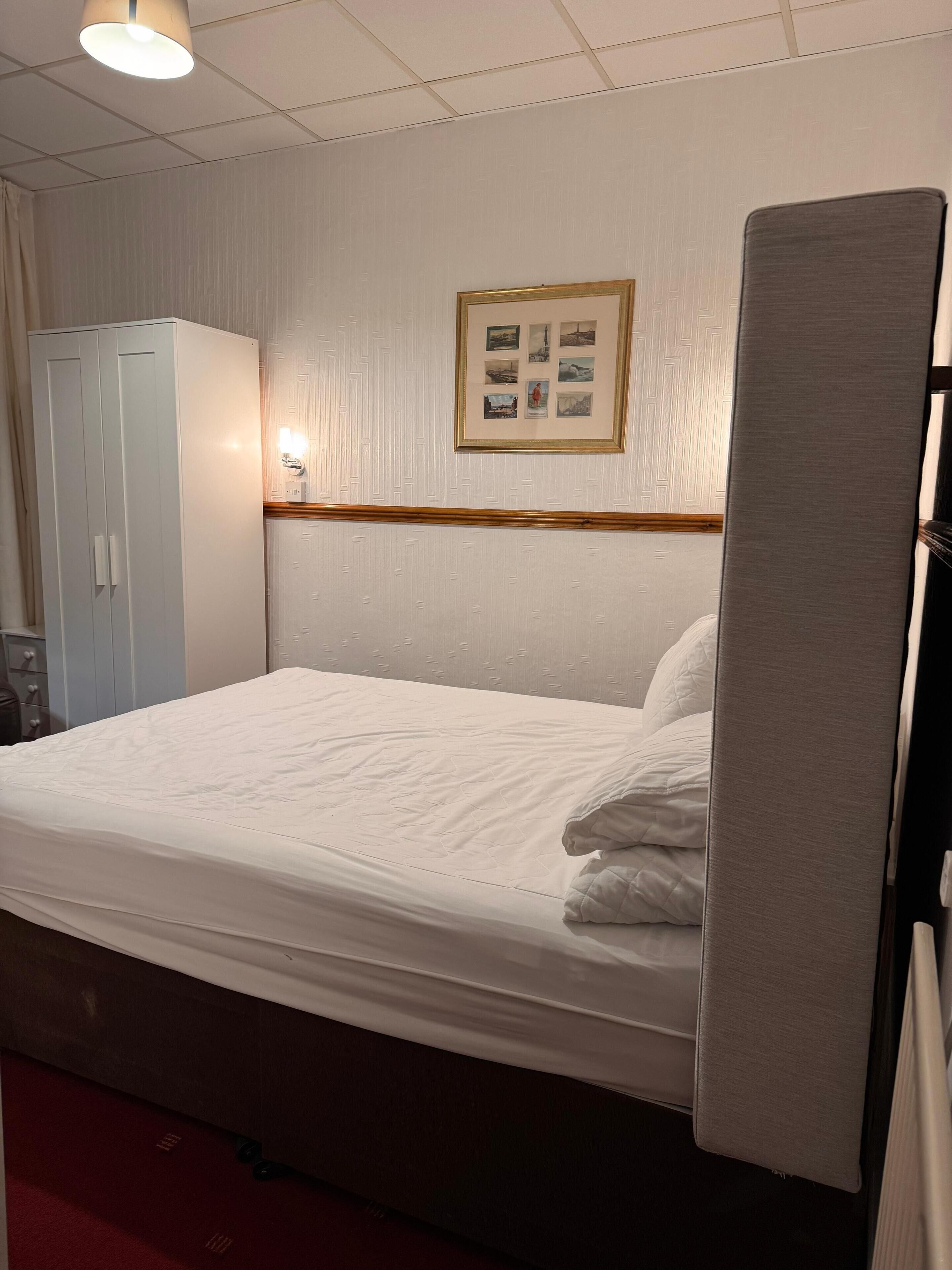 Dobbeltrom – classic, sjøutsikt | Safe på rommet, skrivebord, blendingsgardiner og wi-fi (inkludert)