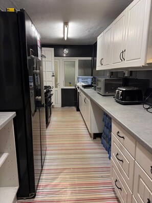 Full-size fridge, microwave, oven, dishwasher - Number 34 (Backpool)