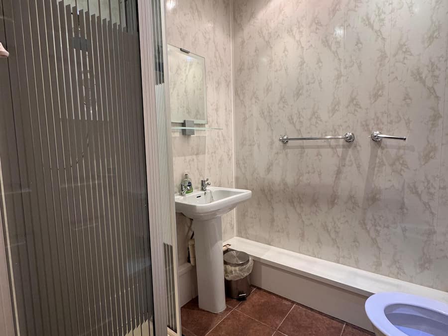 Classic Twin Room | Bathroom