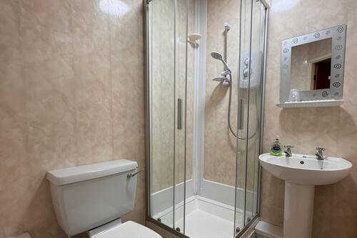 Comfort Single Room | Bathroom | Free toiletries, heated floors, soap, shampoo