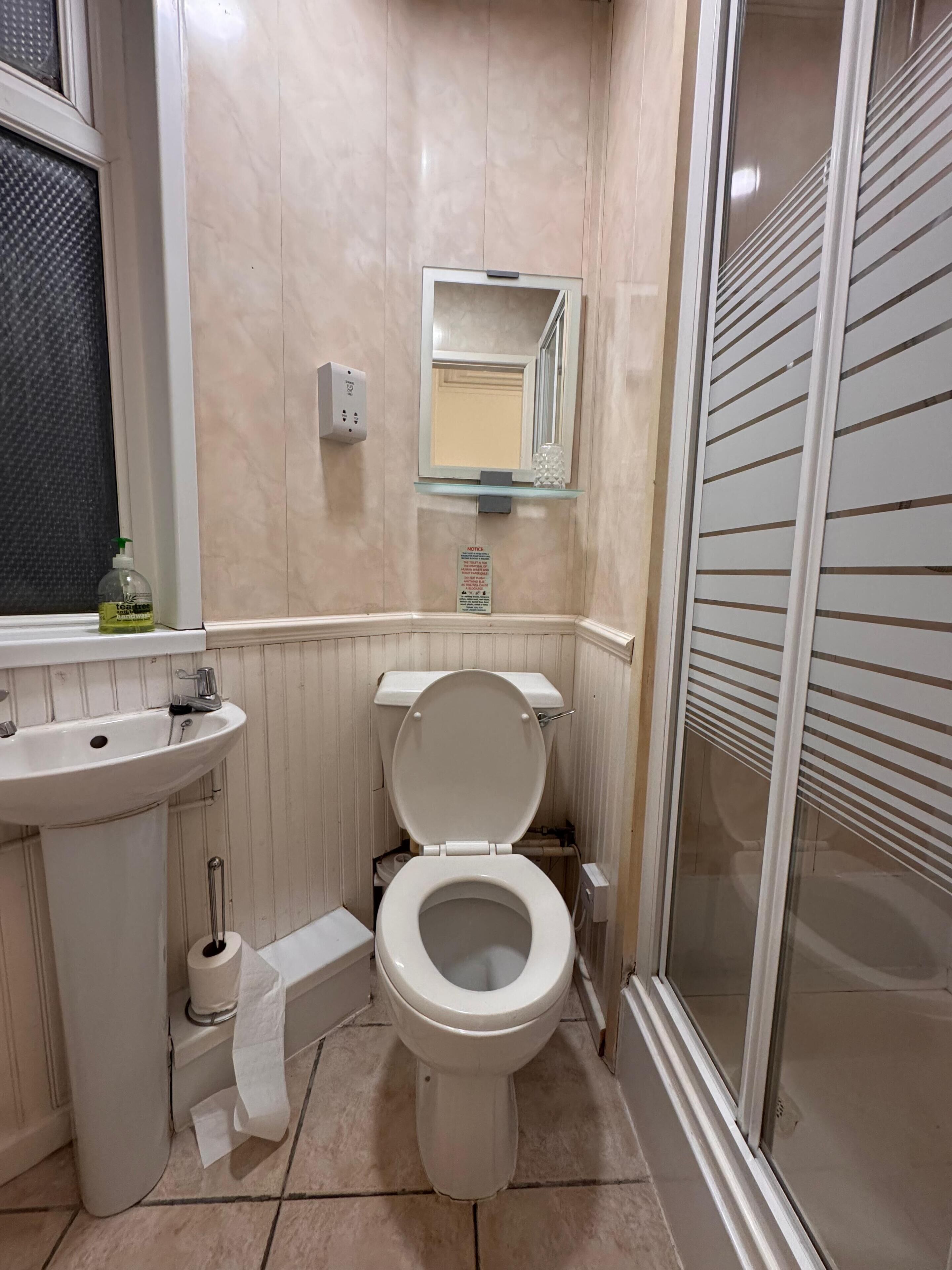 Classic-Doppelzimmer, Meerblick | Badezimmer | Dusche, kostenlose Toilettenartikel, Haartrockner, Handtücher