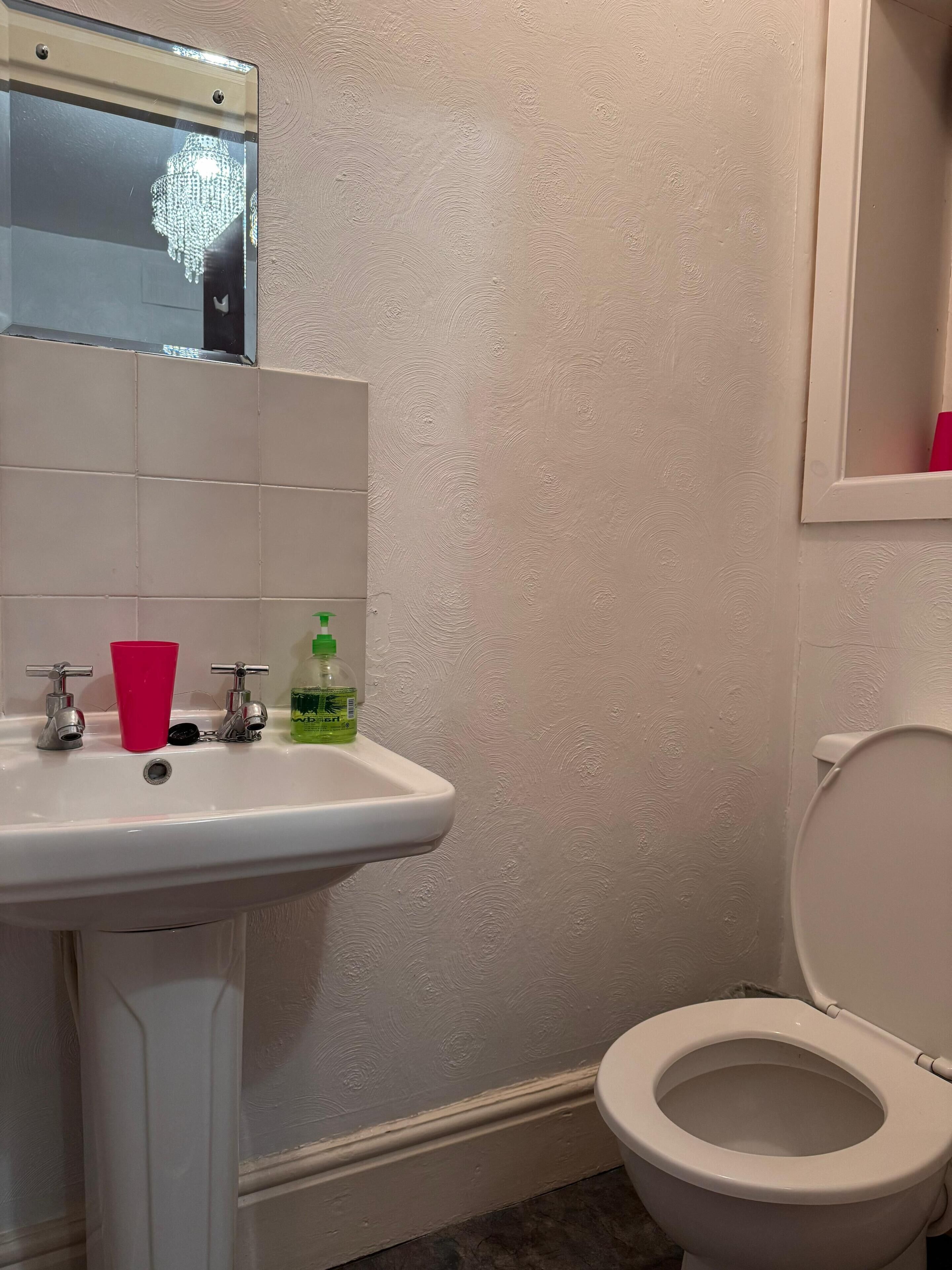 Classic Double Room, Sea View | Bathroom | Shower, free toiletries, hair dryer, towels
