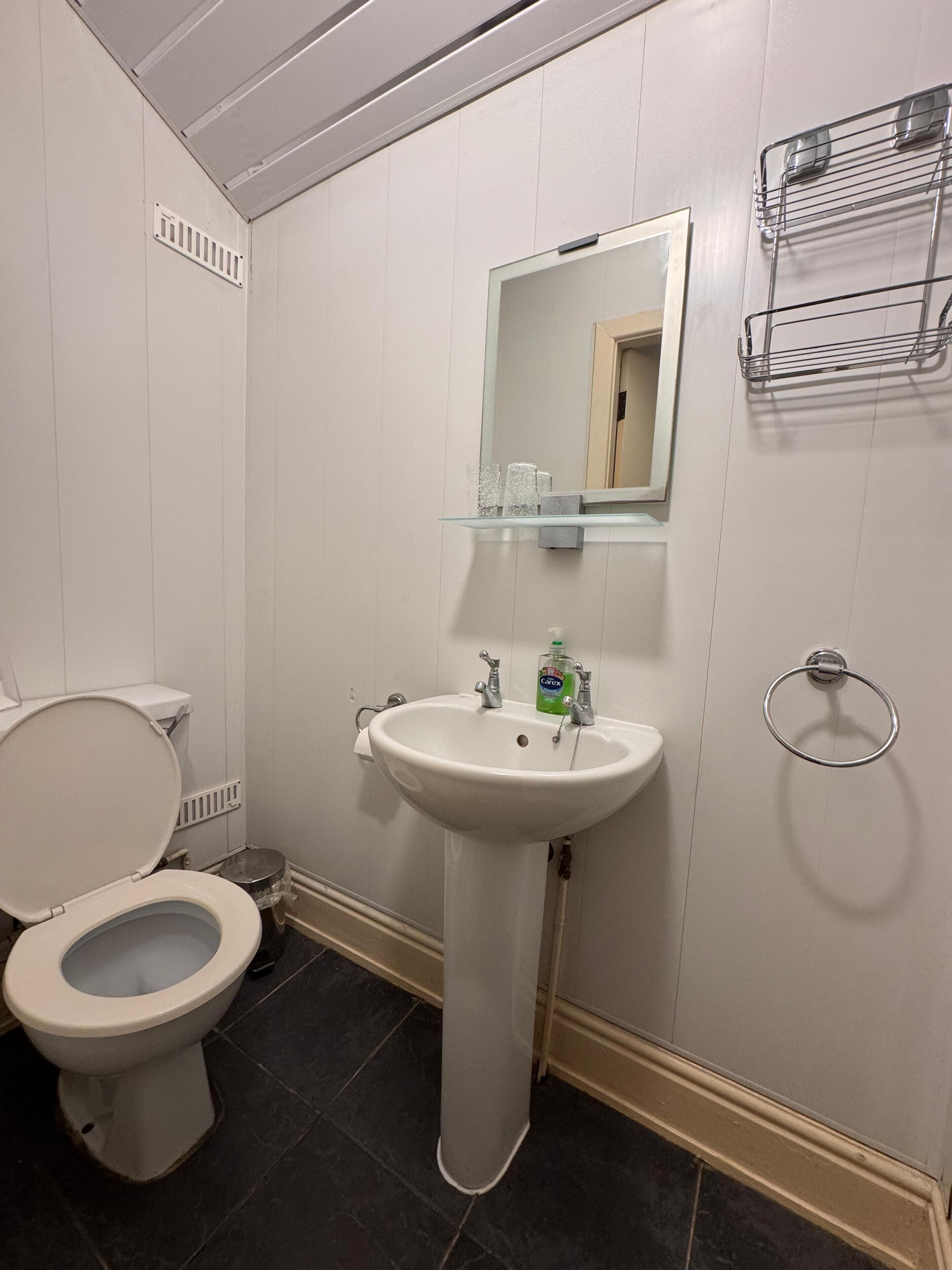 Classic Double Room, Sea View | Bathroom | Shower, free toiletries, hair dryer, towels