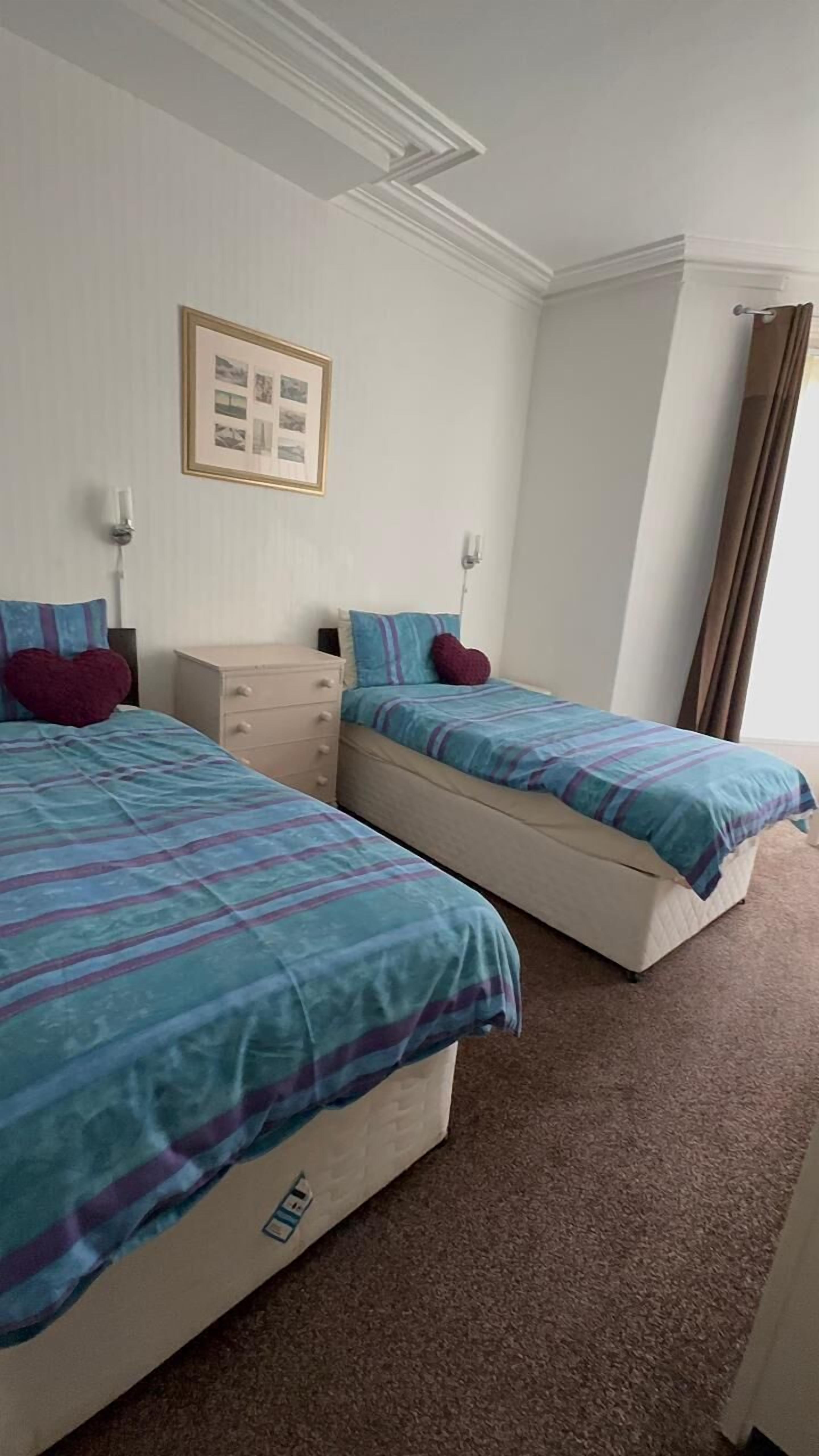 Comfort Triple Room | In-room safe, desk, blackout drapes, free WiFi