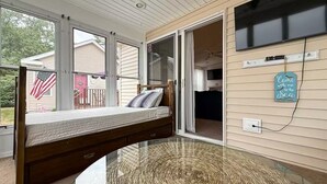 2 bedrooms, iron/ironing board, WiFi (free)