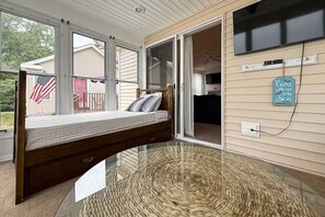 2 bedrooms, iron/ironing board, free WiFi - Cozy 2-bedroom cottage in adorable Wells with AC (Wells)