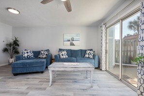 Smart TV, fireplace - Crescent Breeze at Tarpon Run 32 (St. Augustine)
