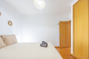 2 bedrooms, iron/ironing board, Internet, bed sheets - Ocean Life by YOUR KEY (Santa Cruz)